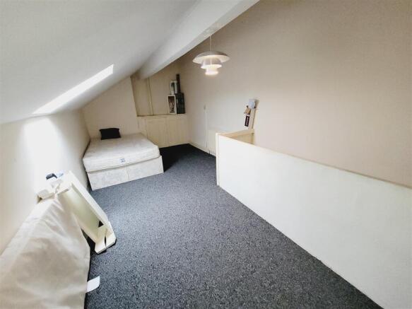 3 bed Terraced for sale Image 12
