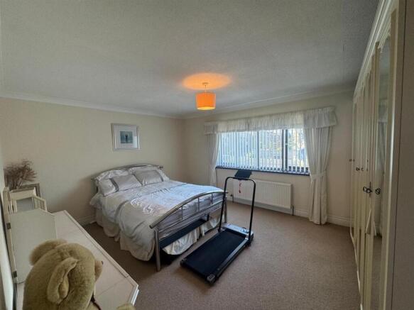 4 bed Detached for sale Image 12