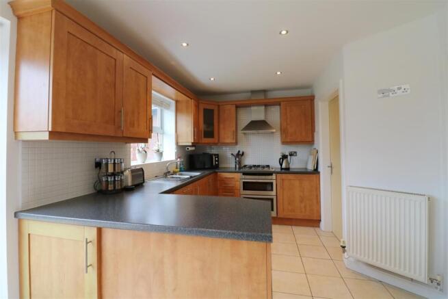 Kitchen 2.JPG