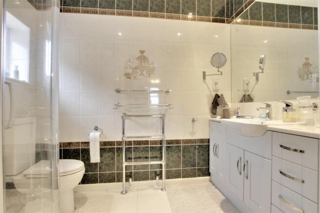 EN SUITE
