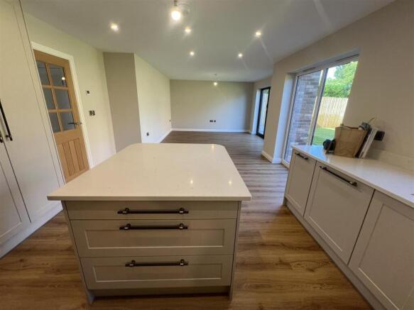 3 - Kitchen_Dayroom.jpg
