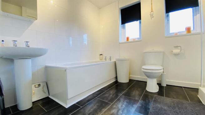 Bathroom 2.jpg