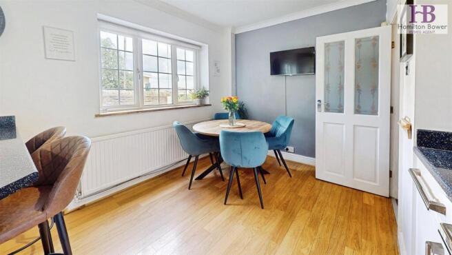 4 bed Detached for sale Image 8