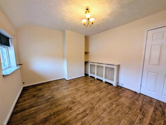 bedroom 1 1.jpg