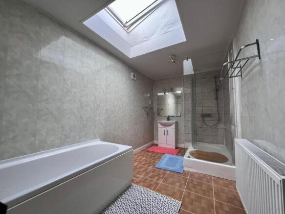 BATHROOM2.jpeg