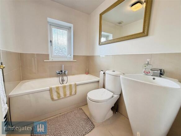 4 bed Detached for sale Image 11