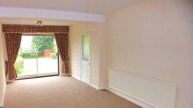 LIVING/DINING ROOM
