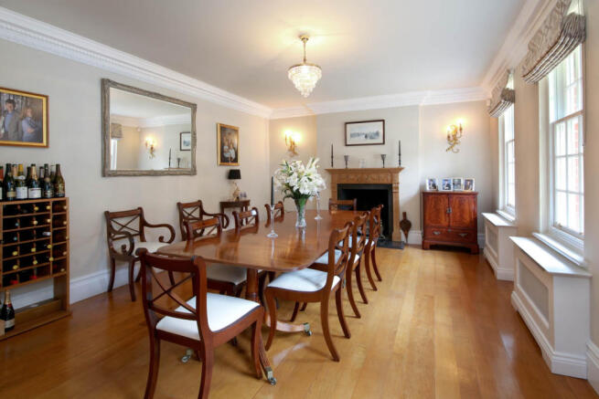 6 bedroom property t