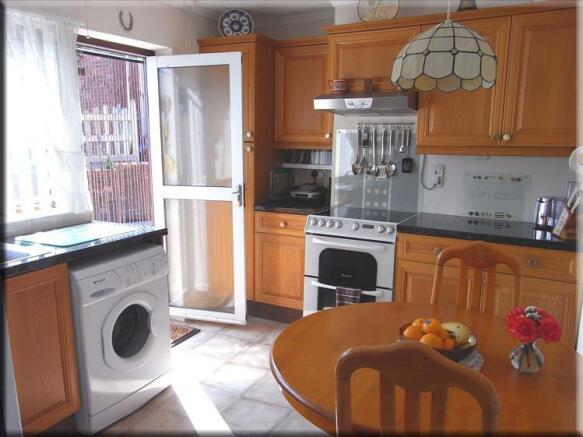 <p>Dining Kitchen</p>