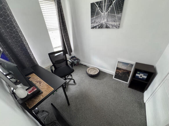 2 bedroom mid terrace - No vendor chain