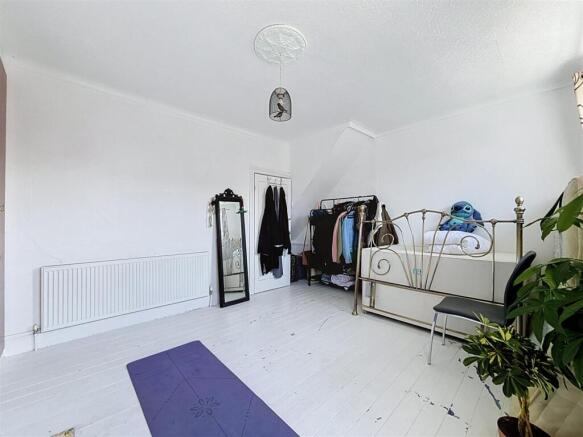4 bed House for sale Image 9
