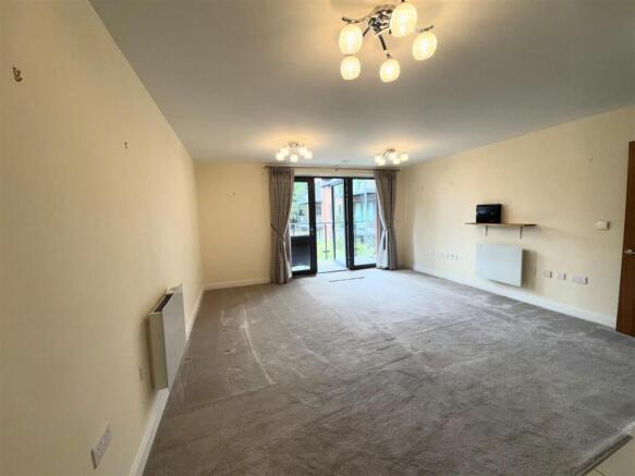 2 bed Flat for sale Image 6