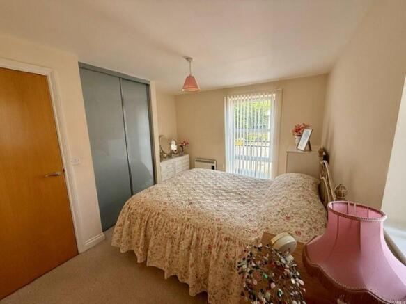 2 bed Apartment for sale Image 4