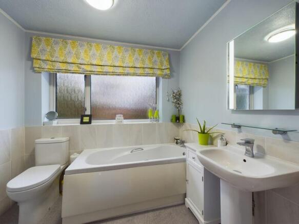 FAMILY BATHROOM
