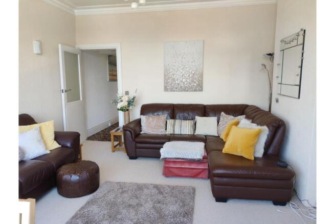4 bed Flat for sale Image 4