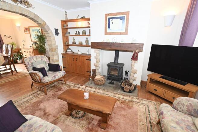 3 bed Semi-Detached for sale Image 3
