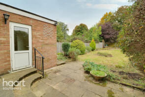 13, Oakwood Park Road, London N14 6QB