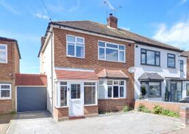 8, Maclennan Avenue, Rainham RM13 9SS