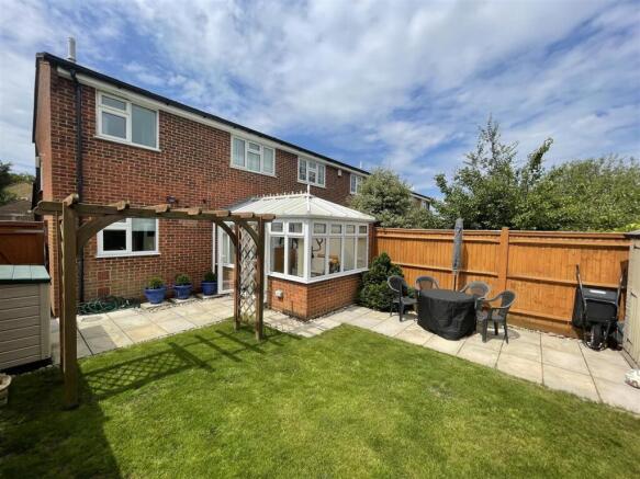 Baywell - 2 rear garden.jpeg