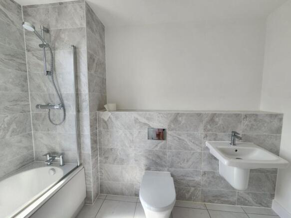 3 bed Semi-Detached to rent Image 5