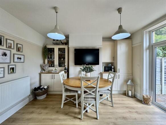 3 bed Semi-Detached for sale Image 12
