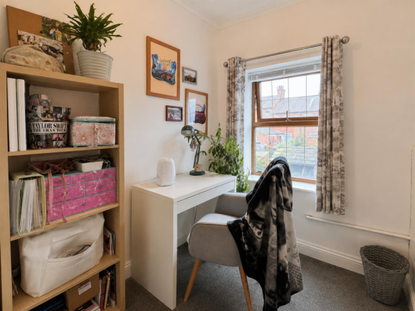 2 bed Terraced to rent Image 10