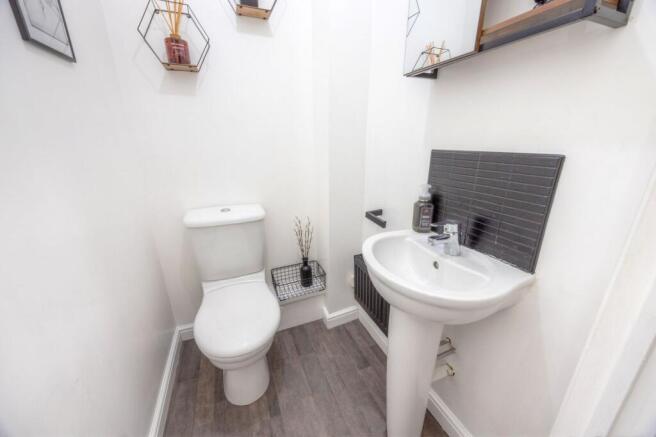 3 bed Town House for sale Image 9