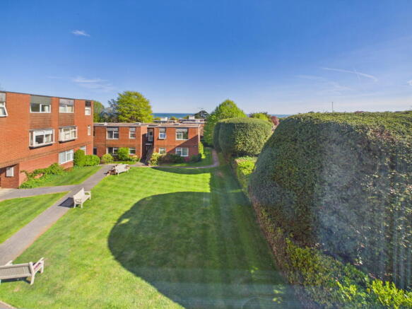 2-bed flat on Knowle Drive, Sidmouth, £260,000