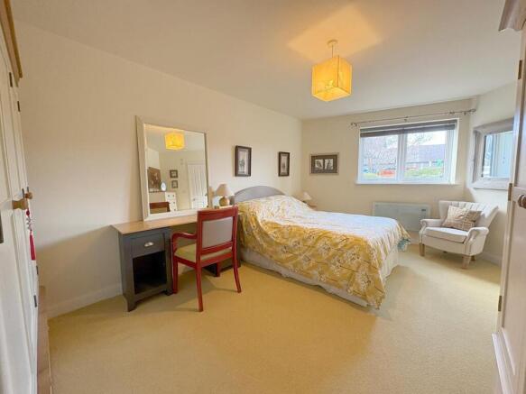 2 bed Flat for sale Image 6