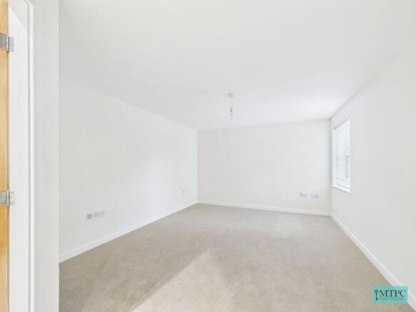2 bed Flat to rent Image 11