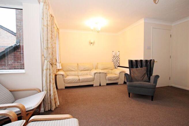 Lounge/Dining Room (2)