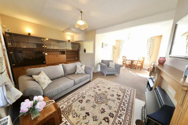 Open plan living/dining room