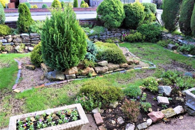 FRONT GARDEN