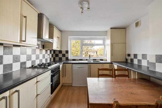 Chelmsford Road, E18