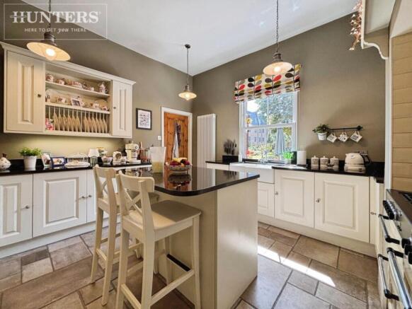 5 bed Detached for sale Image 6