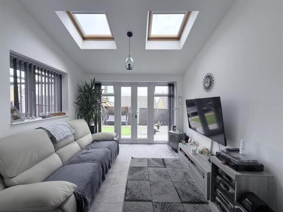 4 bed Detached for sale Image 9