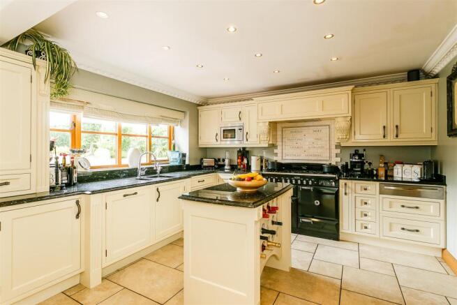 8300160-interior31.jpg