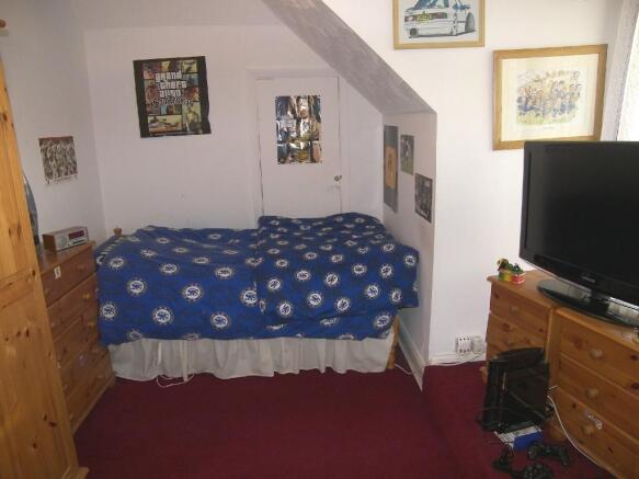 BEDROOM 2