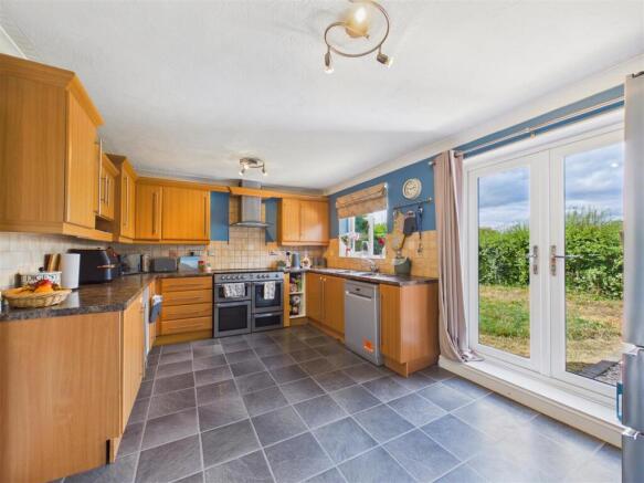 4 bed Detached for sale Image 5