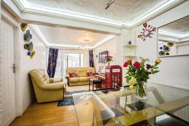 Lounge/Dining Room