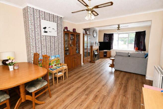 Lounge/ dining area