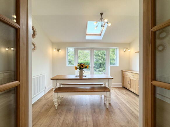 4 bed Semi-Detached for sale Image 8