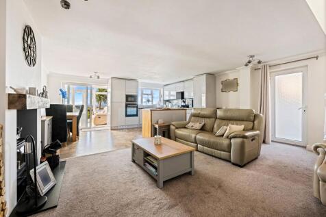 Kinson Avenue, Poole, BH15