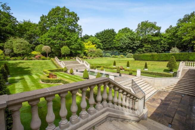 Portnall Rise, Wentworth Estate, Virginia Water photo 4
