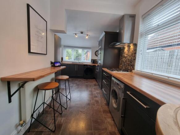 3 bed Semi-Detached for sale Image 8