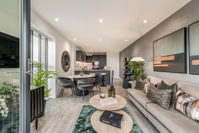 Kew Bridge Rise, 2 bed, living room from