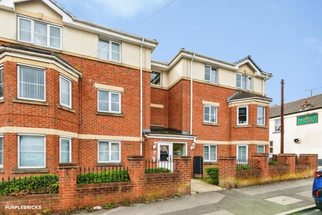 2-bed flat on West Street, Barnsley, S74, £105,000