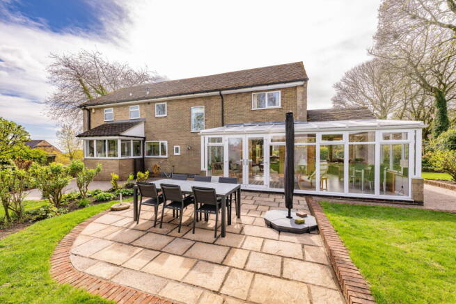 5 bed Detached for sale Image 4