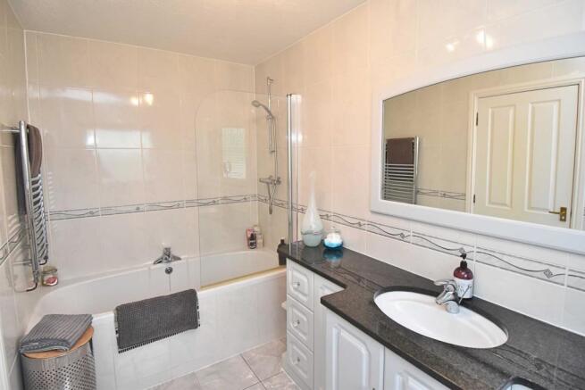 EN SUITE BATHROOM