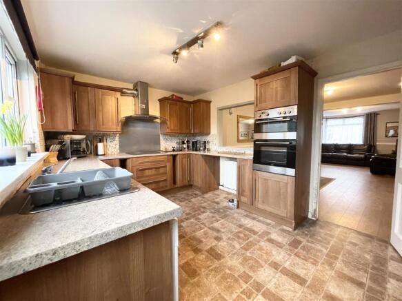 KITCHEN 2.jpeg